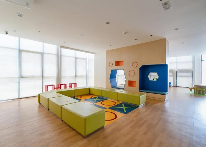 Omp T1-6h, & Pool Access, Near Airport, Fast Wifi, Netflix