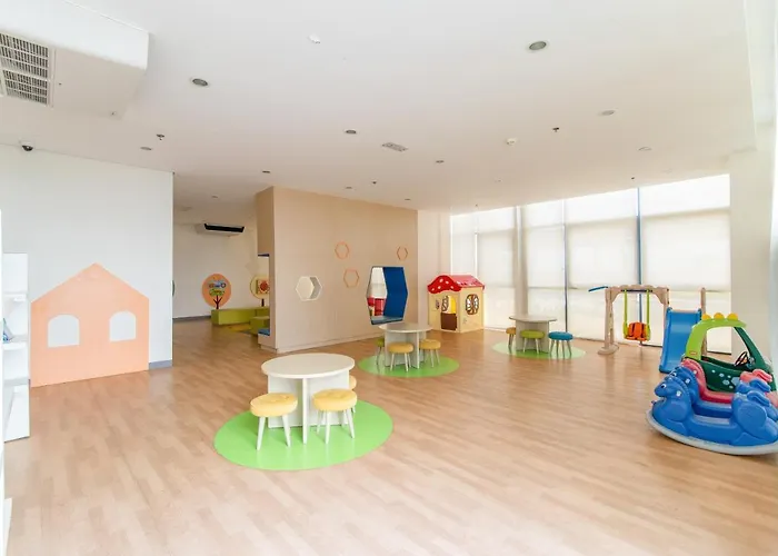 Omp T1-6h, & Pool Access, Near Airport, Fast Wifi, Netflix 3*
