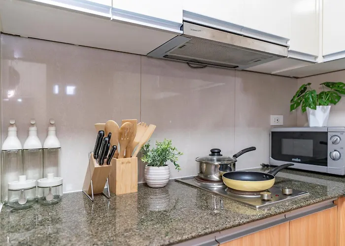 Omp T1-6h, & Pool Access, Near Airport, Fast Wifi, Netflix Aparthotel 3*