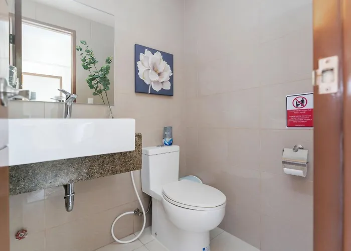 Aparthotel Omp T1-6h, & Pool Access, Near Airport, Fast Wifi, Netflix