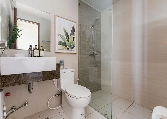 Aparthotel Omp T1-6h, & Pool Access, Near Airport, Fast Wifi, Netflix