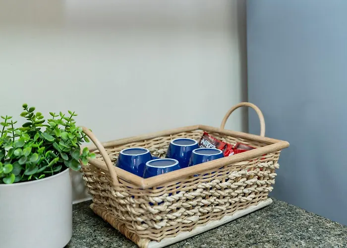 Omp T1-6h, & Pool Access, Near Airport, Fast Wifi, Netflix 3*